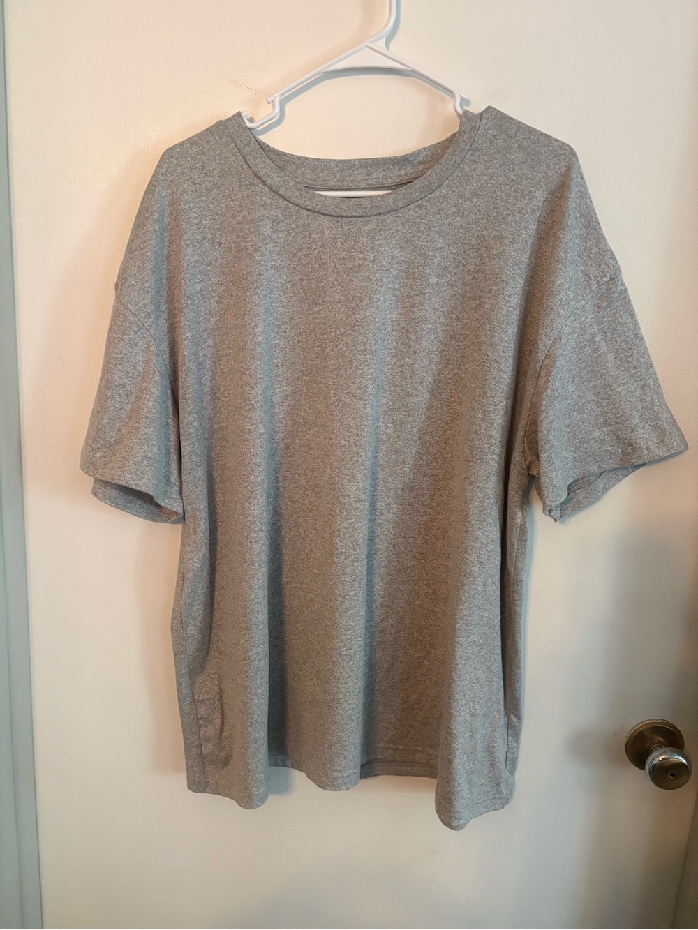 Basics tshirt lot - Picture 4 of 5